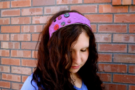 Plaidypus upcycled t-shirt headband - Purple with black and purple buttons
