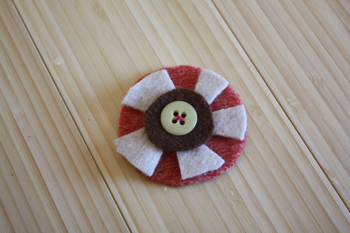 Plaidypus felted wool hair clip pin
